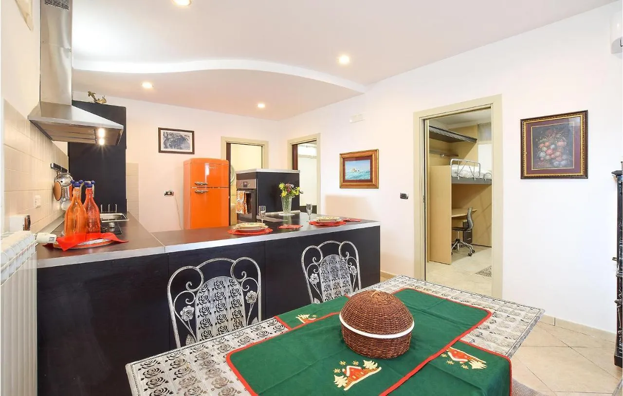 Stunning Apartment In Bari With 3 Bedrooms And Wifi